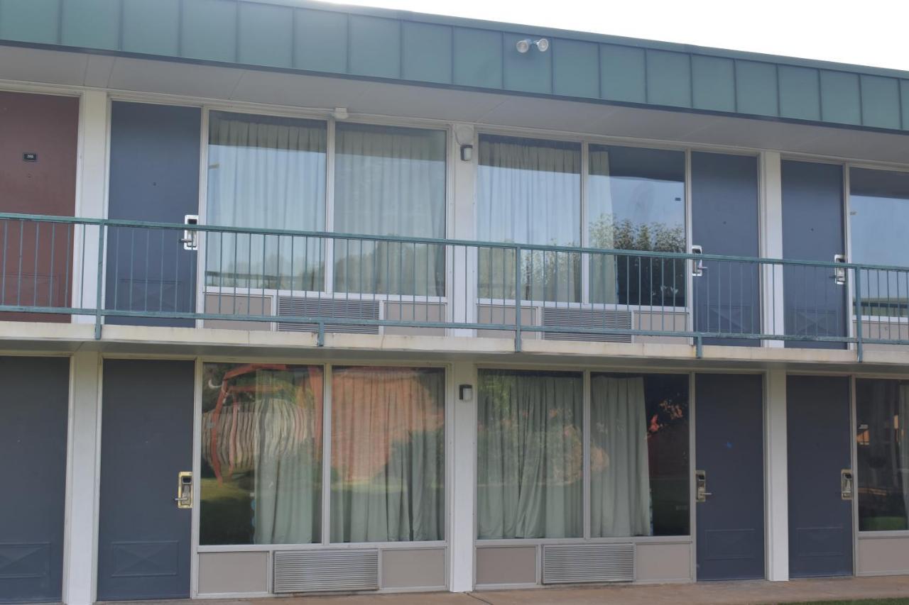 Super 8 By Wyndham Riverside Al 外观 照片