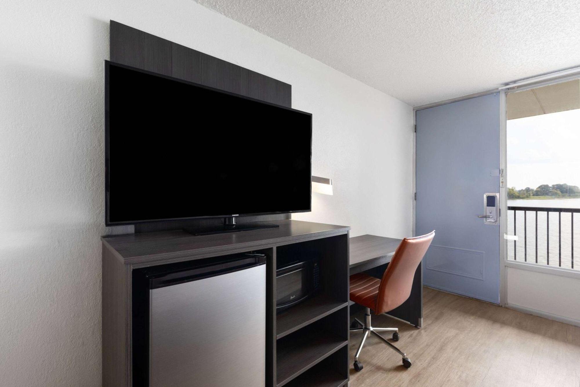 Super 8 By Wyndham Riverside Al 外观 照片